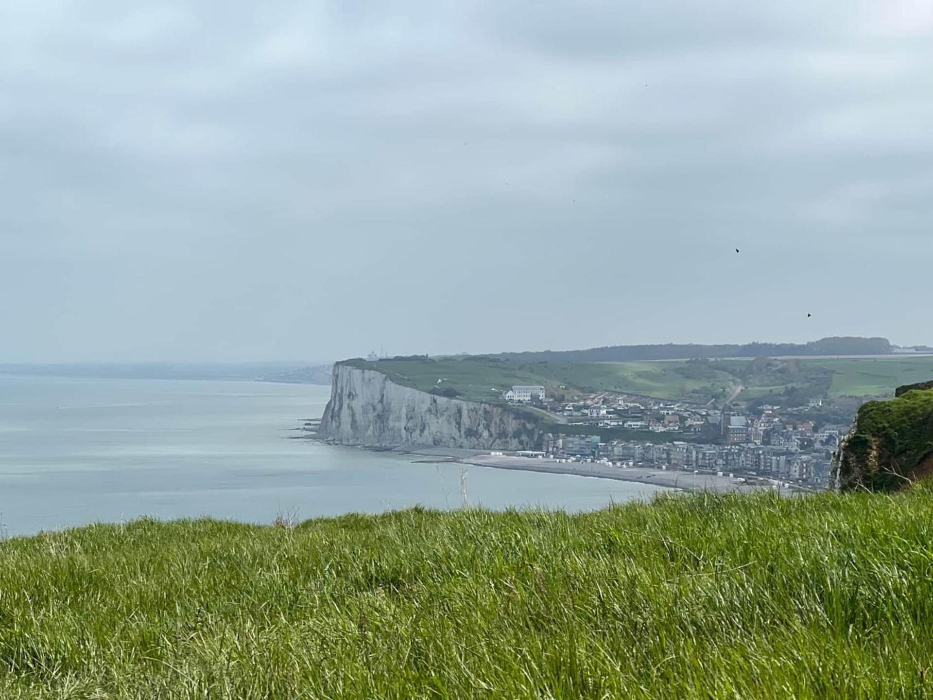 Appartement avec grand balcon et vue à 300 m plage, lit Queen Size Mers-les-Bains Extérieur photo